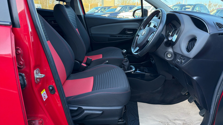 Toyota Yaris 1.33 VVT-i Sport 5dr Petrol Hatchback